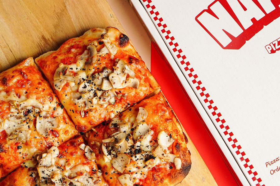 Sicilian Pizza Queen & Shrooms