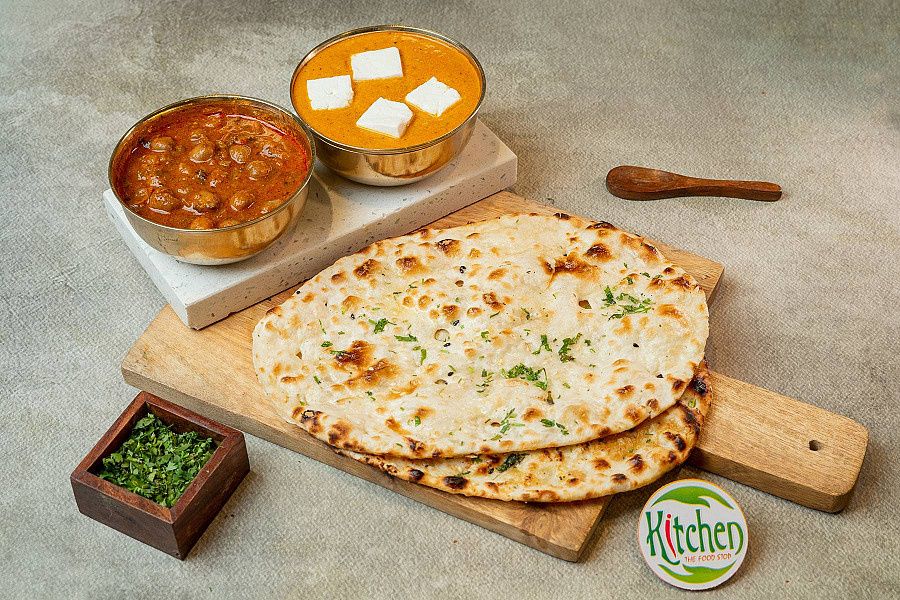 Handi Paneer With Chole & Choice Of Bread