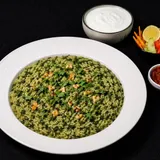 Palak Lasooni Khichdi-curd