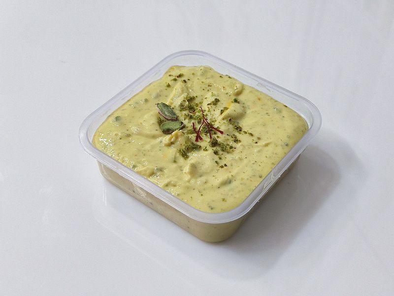 Pista Kesar Elaichi Shrikhand