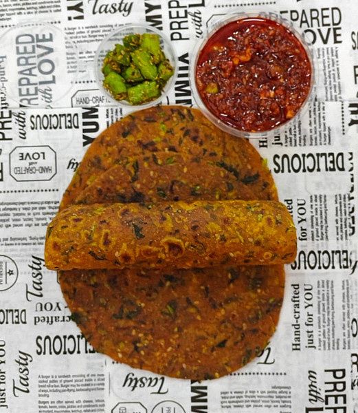 Thepla (3 Pcs), Gujarati Veg Athanu, Green Chilly