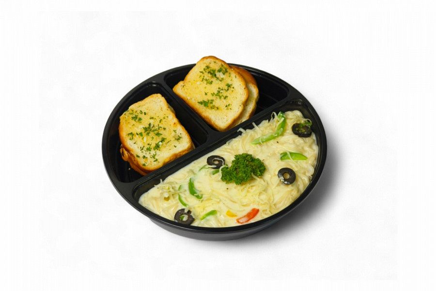 Spagheti In White Sauce- Garlic Bread