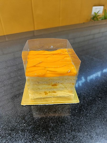 Rich Mango Pastry