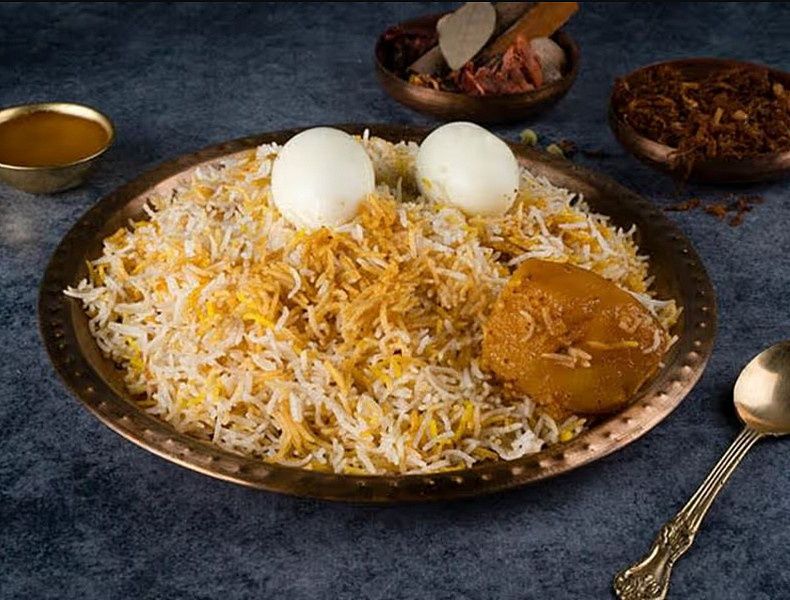 Kolkata Style Egg Biryani (2pc Egg, 1 Aloo)