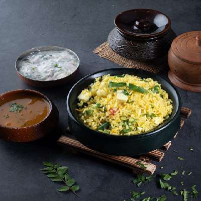 Vegetable Pulav With Raita