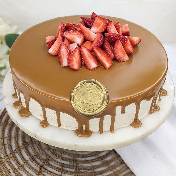 Lotus Biscoff Strawberry Cake