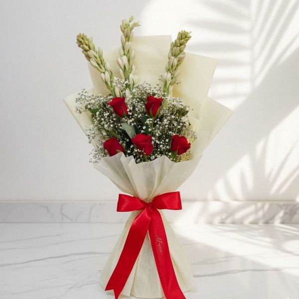 Rajnigandha & Rose Hand Bouquet