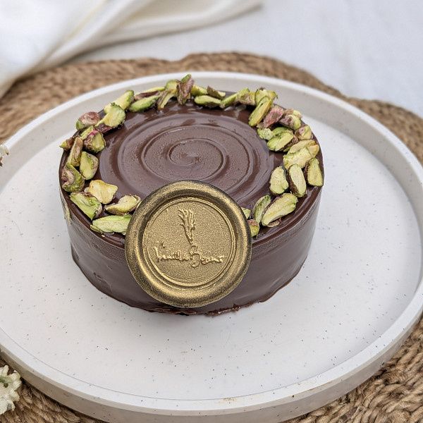 Kunafa Pistachio Chocolate Bento Cake