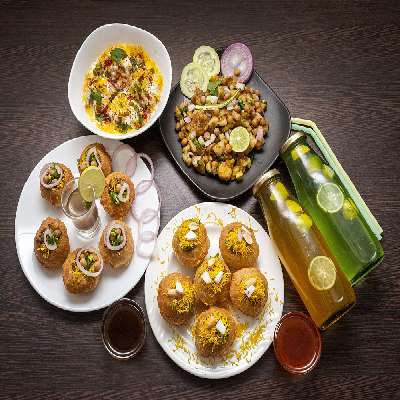 Kolkata Jhuri Puchka (6Pcs) + Aloo Chaat(250gM)+ Choose Your Drinks