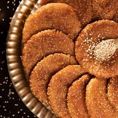 Ariselu / Jaggery & Til