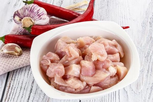 Fresh Chicken Thigh Chilly Cut (Boneless)