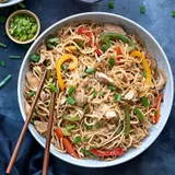 Chicken Hakka Noodles (With Eggs)