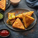 Aloo Stuffed Bread Pakoda (2 Pieces)