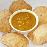 Aloo Poori (4 Pooris)