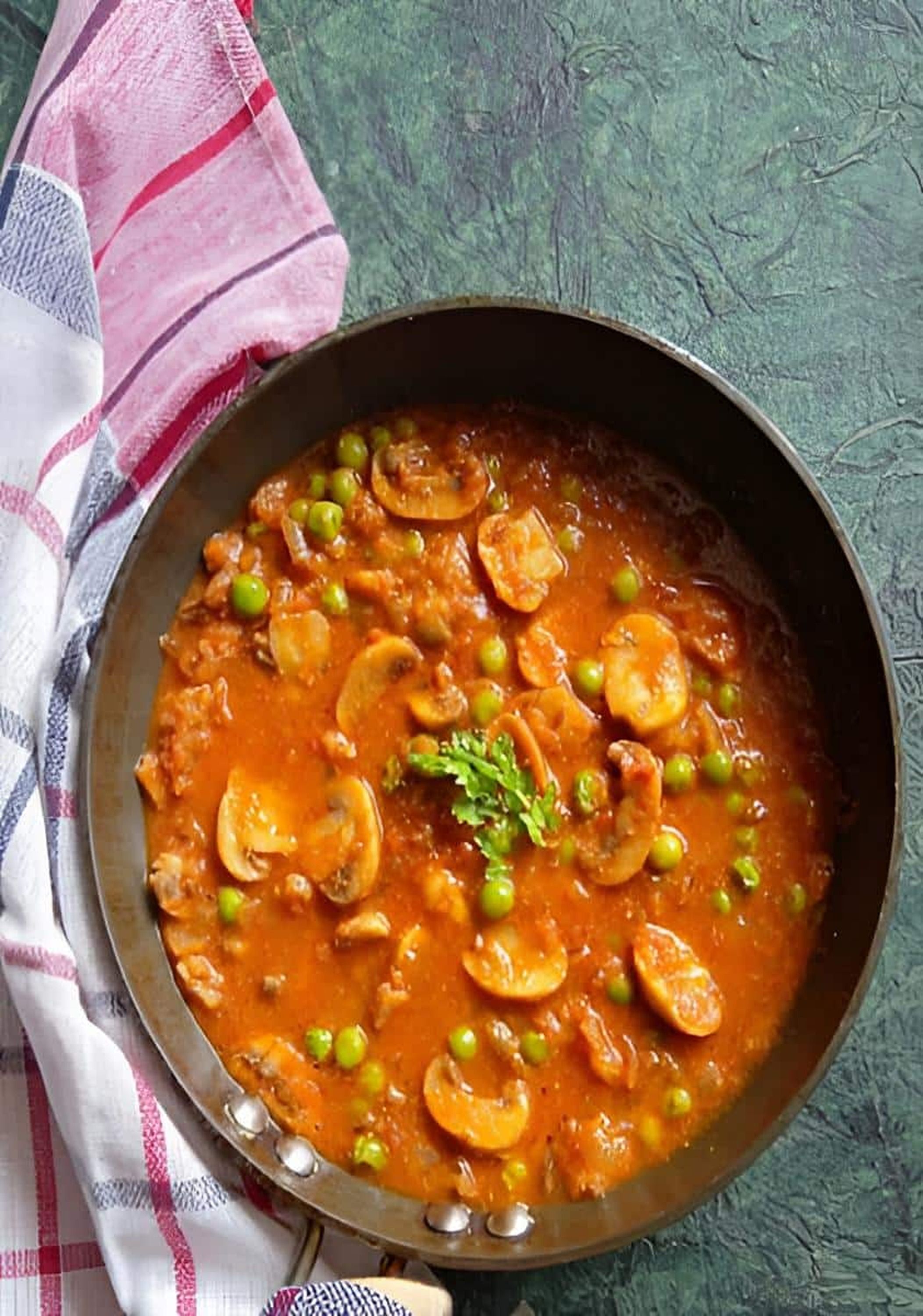 Dhabe Ka Matar Mushroom