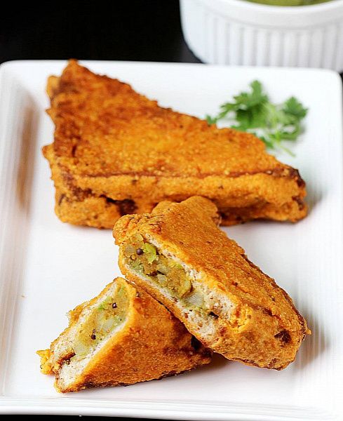 Aloo Stuffed Bread Pakoda (2 Pieces)