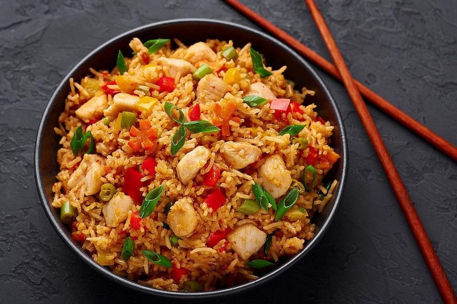 Chicken Chilli Garlic Fried Rice (Indo Chinese)