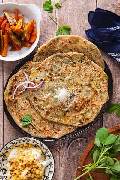 Tandoori Aloo Pyaaz Paratha With Achaar