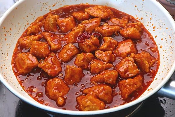 Chicken In Schezwan Sauce (Chinese)