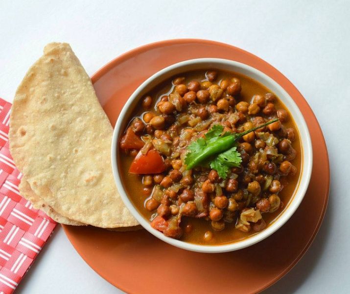 Kala Chana + 4 Tawa Roti