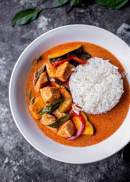 Thai Red Curry Rice Meal Bowl - Veg