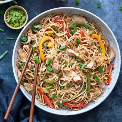 Chicken Hakka Noodles (With Eggs)