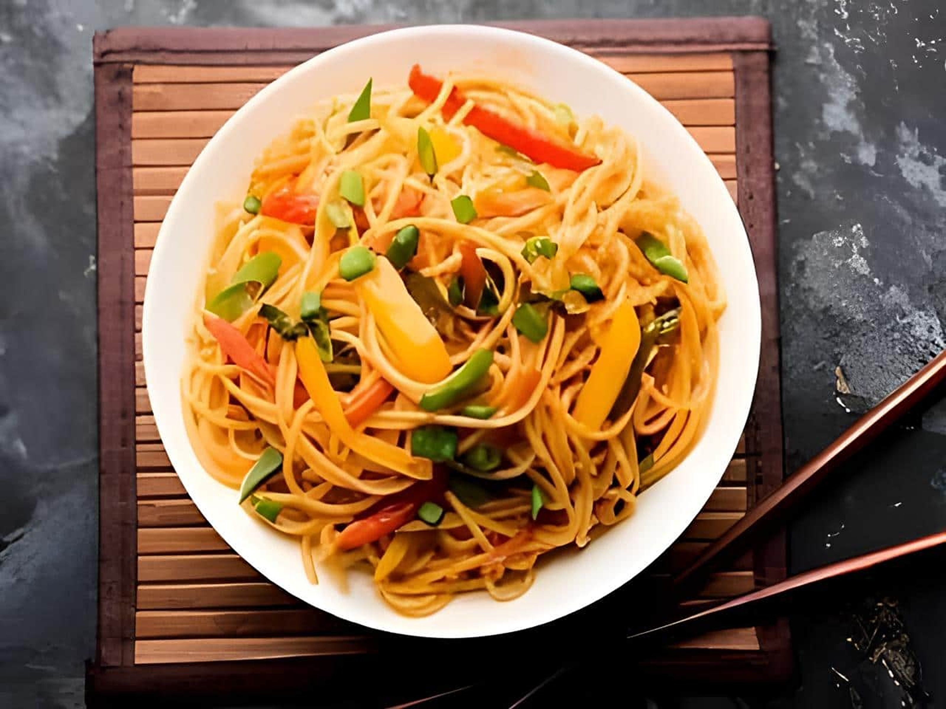 Veg Hakka Noodles(750 ML International Pack)
