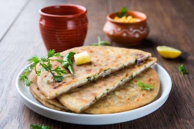 Tawa Paneer Paratha With Achar