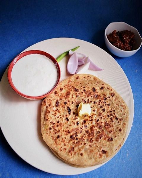 Tawa Aloo Pyaaz Paratha With Achar