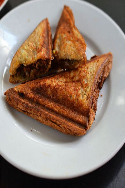 Aloo Pyaaz Sandwich Toast