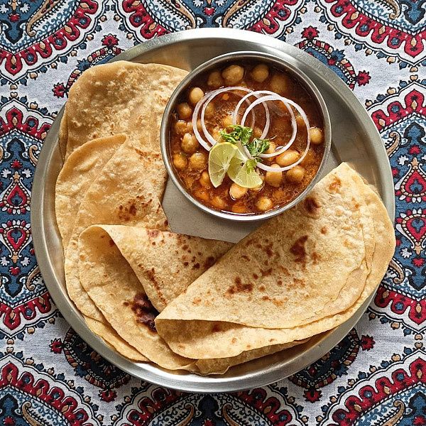 Amritsari Chole + 4 Tawa Roti