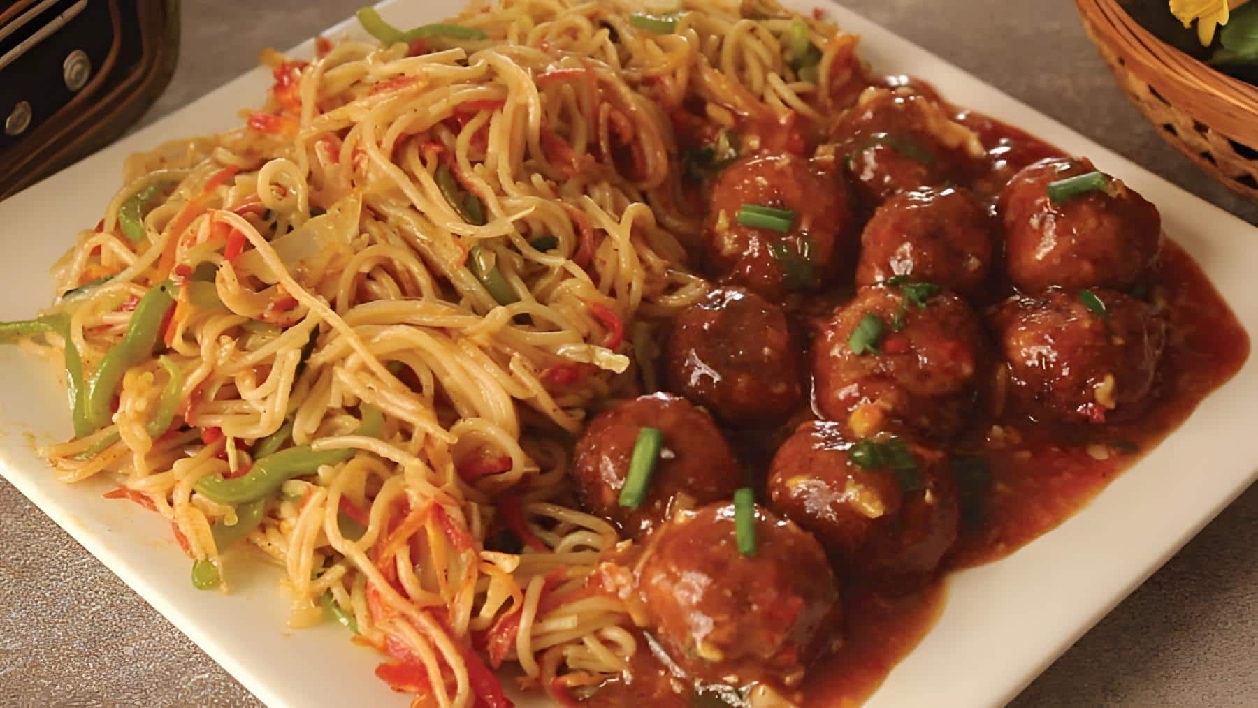 Veg Manchurian Chowmein Meal Bowl (650Ml Bowl)