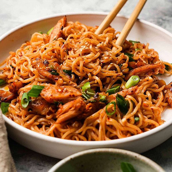Chicken Chilli Garlic Noodles (Indo Chinese)