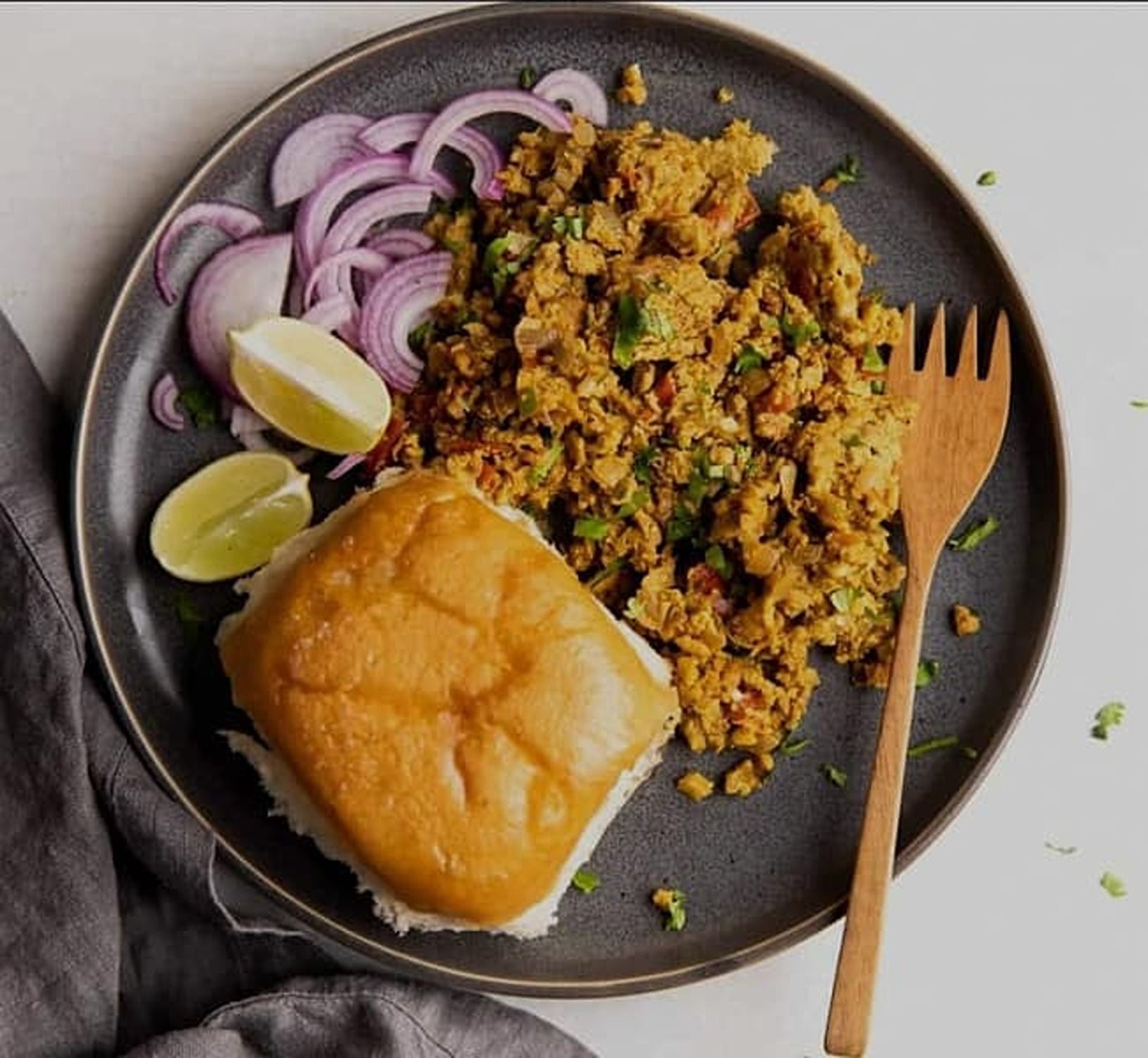 Masala Anda Bhurji Pav(2 Eggs+1 Buttered Pav)