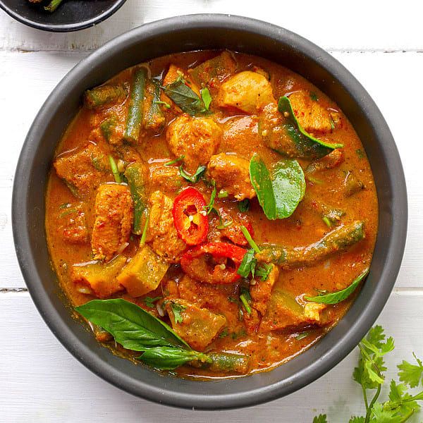 Thai Red Curry Chicken (Thai)