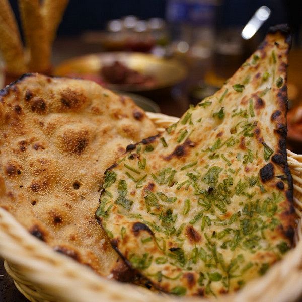 Hari Mirch Butter Naan