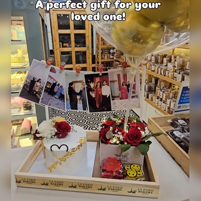 Cake hamper with photos