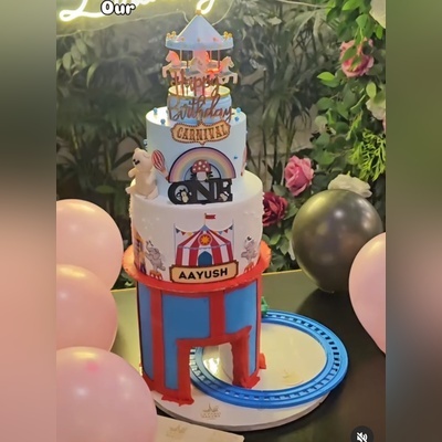 Moving train cake.