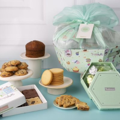 Indulgence Gift Hamper Basket (Eggless)