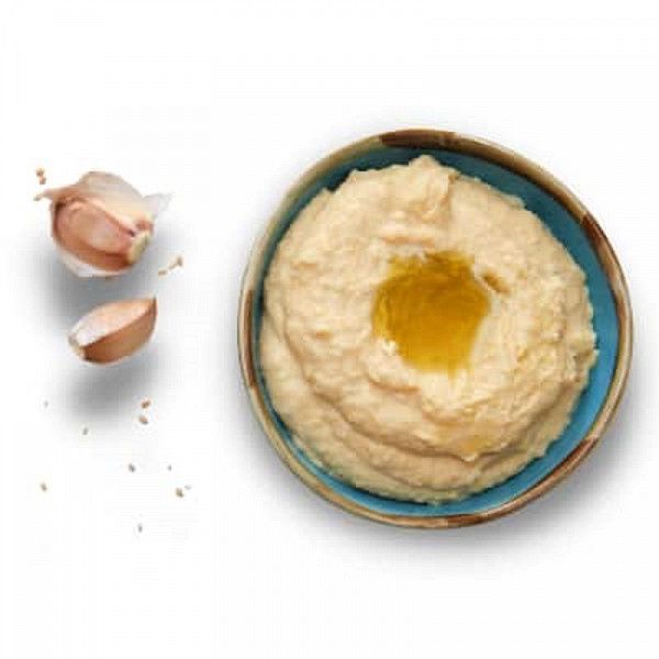 Roasted Garlic Hummus With Ragi Chips