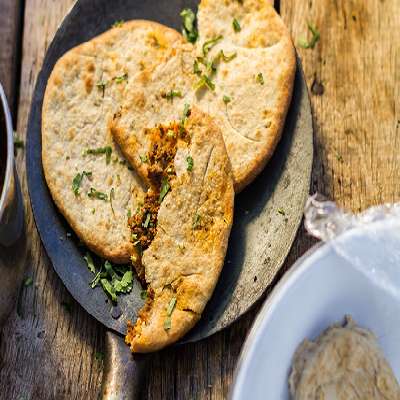 Chicken Keema Stuffed Naan With Gravy And Butter