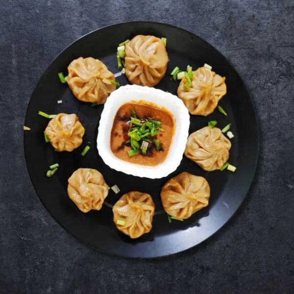 Chicken Steamed Atta Momos [6 Pcs]