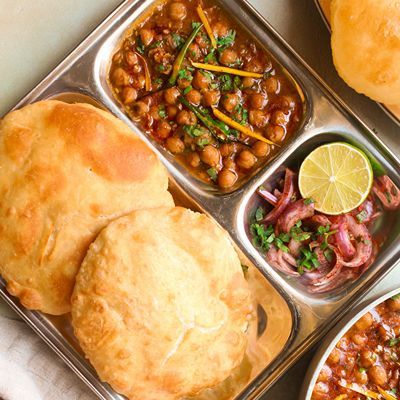 Chole Bhature (2 Pcs)