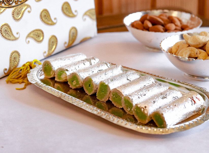 Kaju Pista Roll