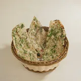 Hariyali Garlic Naan (100 Gms)