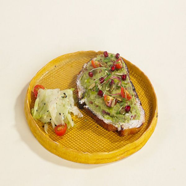 Avocado And Ricotta Pesto Toast (200 Gms)