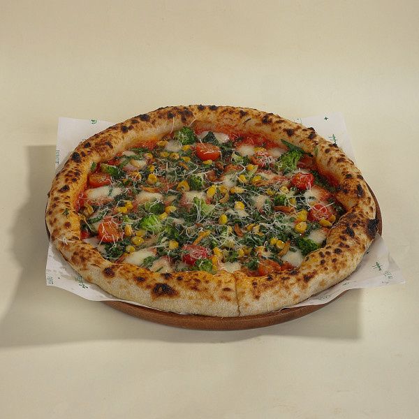 Garlic, Spinach, Corn And Broccoli Neapolitan Pizza