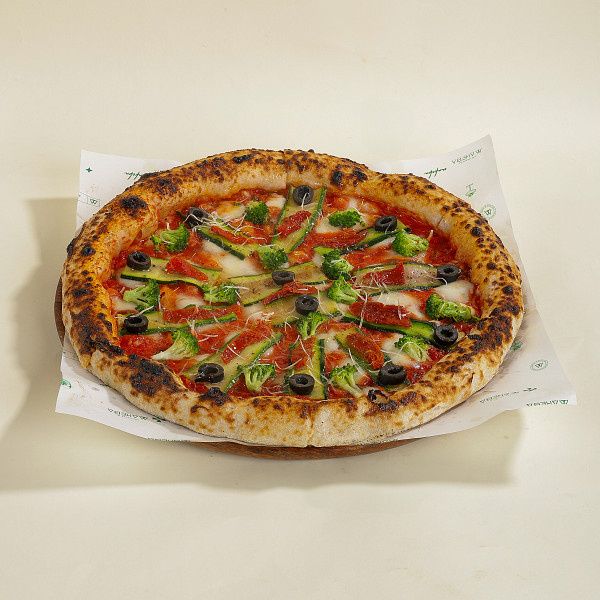 Zucchini, Sundried Tomato, Olives Neapolitan Pizza