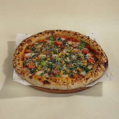 Garlic, Spinach, Corn And Broccoli Neapolitan Pizza