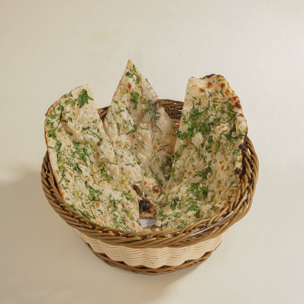 Hariyali Garlic Naan (100 Gms)